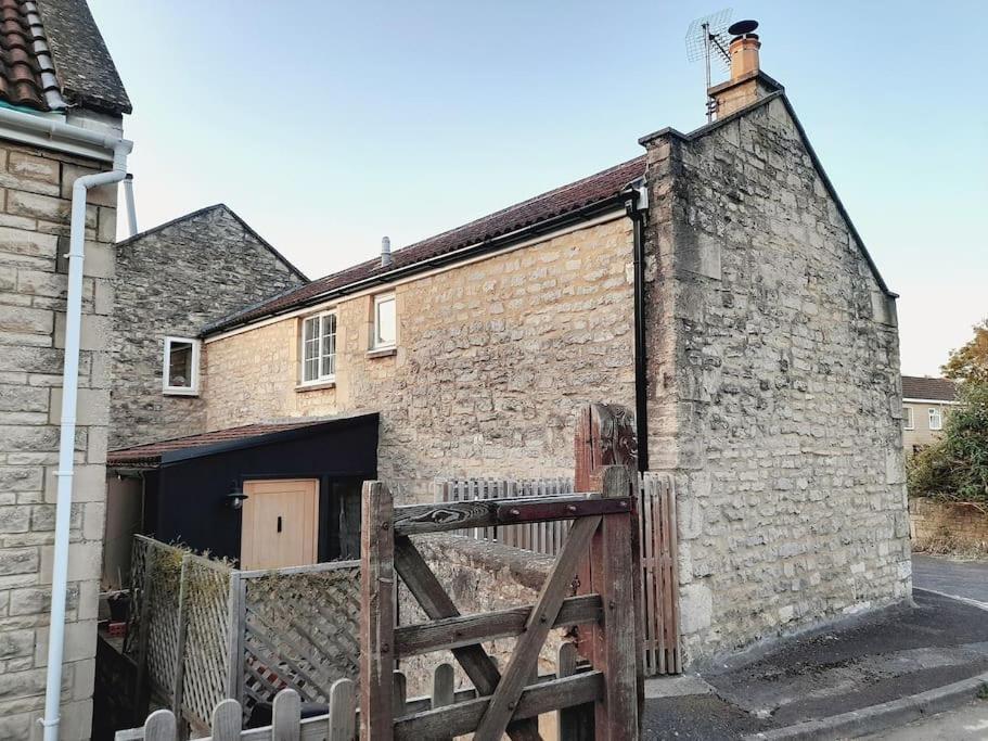 Converted Barn In Bath Kültér fotó